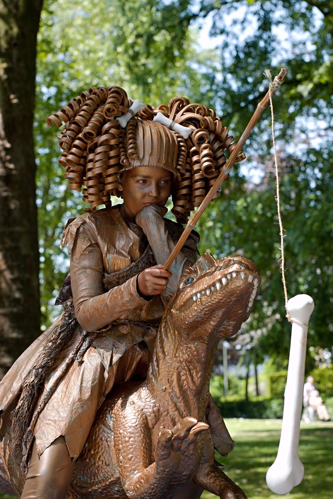 valkenburg living statue levend standbeeld evenement event festival festiviteit kunst art straatkunst streetart artiest beeld beeldhouwwerk